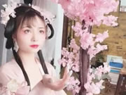 สาวจีนน่ารักถ่ายรูป