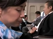 พนักงานต้อนรับบนเครื่องบินเครื่องแบบญี่ปุ่น